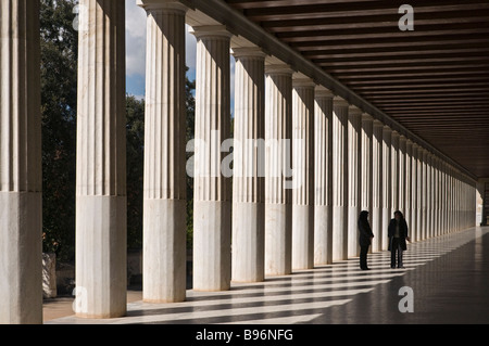 Collonaded Portikus der rekonstruierte Stoa des Attalos auf dem Gelände der antiken Agora, Athen, Zentralgriechenland Stockfoto