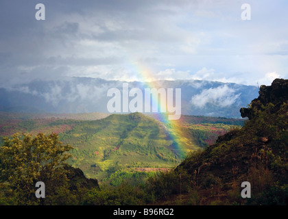 Regenbogen über Waimea Canyon auf Kauai Stockfoto