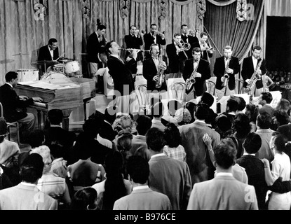 Bandleader BENNY GOODMAN U.S. und sein Orchester mit Gene Krupa am Schlagzeug Stockfoto