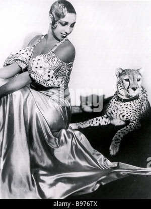 JOSEPHINE BAKER französische Entertainer und Bürgerrechtler (1906-1975) mit ihrem Haustier Cheetah Chiquita Stockfoto