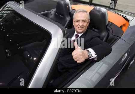 Prof. Dr. Martin Winterkorn Vorsitzender des Vorstands der Volkswagen AG während der Bilanzpressekonferenz 2009 Stockfoto