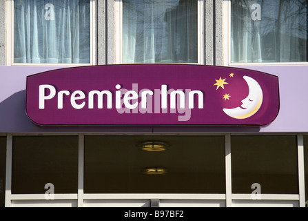 Melden Sie sich über dem Haupteingang zum Hotel Premier Inn Euston London.  März 2009 Stockfoto