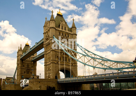 Tower Bridge vom Nordufer der Themse, London, UK Stockfoto