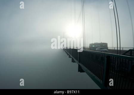 Lions Gate Bridge im Nebel, Vancouver, British Columbia Stockfoto