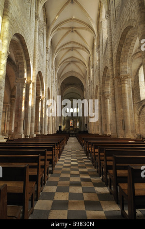 Das Kirchenschiff der Basilika der Abtei Fleury im St Benoit Sur Loire-Frankreich Stockfoto