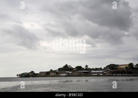 Annäherung an San Carlos am Ufer des Nicaragua-See mit dem Boot. Stockfoto