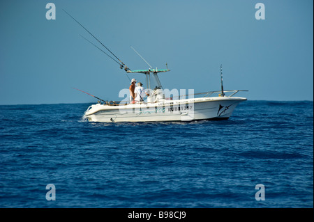 Big Game fischen Fischer auf Fischerboot, Saint-Gilles, La Réunion, Frankreich | Angler Auf Fischerboot, deutschen, La Réunion Stockfoto