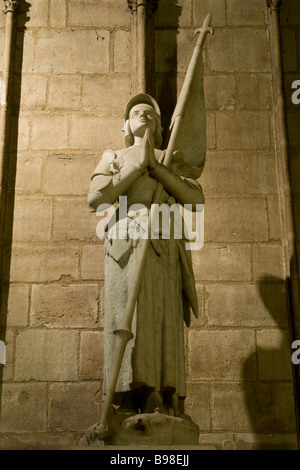 Saint Joan des Bogens in Notre Dame de Paris Stockfoto