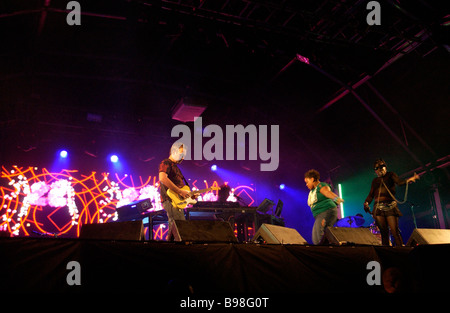 Basement Jaxx Höchstleistungen live Bestival. Isle Of Wight. UK Stockfoto