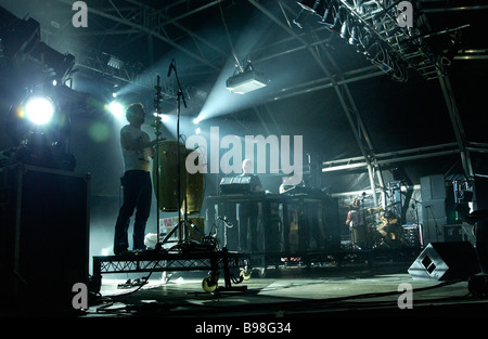 Basement Jaxx Höchstleistungen live Bestival. Isle Of Wight. UK Stockfoto