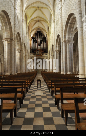 Das Kirchenschiff der Basilika der Abtei Fleury im St Benoit Sur Loire-Frankreich Stockfoto