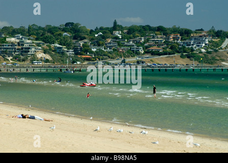 Frankston Strand an der Port Phillip Bay mit Olivers Hill, Melbourne, Australien Stockfoto