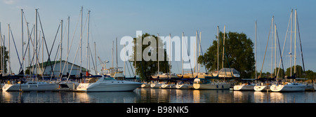 Boote in Sackets Harbor Thousand Islands Region Jefferson County New York angedockt Stockfoto