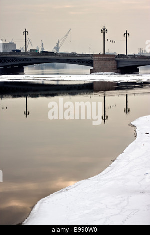 Blagoweschenskij Brücke über den Fluss Newa St.Petersburg Russland Stockfoto