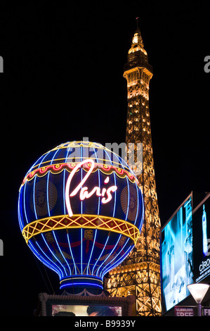 Paris Las Vegas Hotel &amp; Casino in der Nacht, Las Vegas Boulevard (Strip), Las Vegas, Nevada, USA Stockfoto