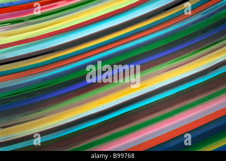 kühnen grafischen Mix aus Streifen oder gestreiften Farben im Glas Stockfoto