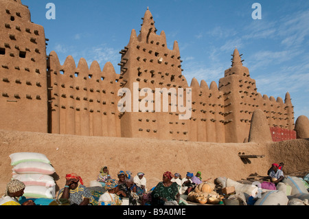 West-Afrika Mali Djenne die große Moschee mit Wochenmarkt Stockfoto