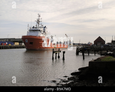 Oil Rig Versorgungsschiff "Liefern Express" in Great Yarmouth Hafen am Fluß Yare in Norfolk Stockfoto