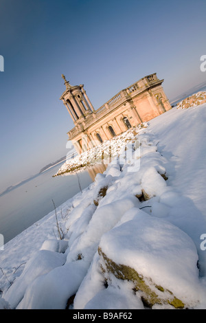 Normanton Kirchenmuseum Blick über Rutland Wasser Oakham nach Winter Schneefall Stockfoto