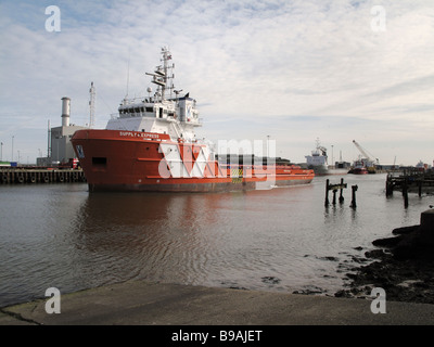 Oil Rig Versorgungsschiff "Liefern Express" in Great Yarmouth Hafen am Fluß Yare in Norfolk Stockfoto