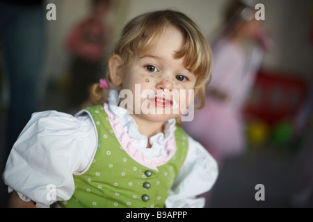 verschleierte Mädchen am Kinder Karneval Stockfoto