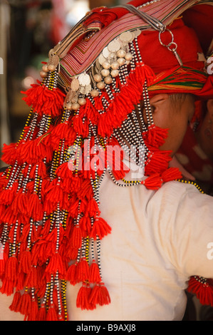 Red Yao Frau und ihr Kopfschmuck in Sapa Vietnam Stockfoto