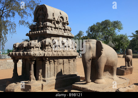 Indien Tamil Nadu Mamallapuram Mahabalipuram fünf Rathas rock Tempel Statuen Stockfoto