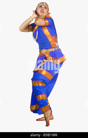 South Asian Woman Durchführung Bharatnatyam den klassischen Tanz von Indien Stockfoto