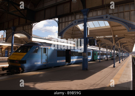 Ein National Express Zug warten am Bahnhof in Norwich, Norfolk, Großbritannien Stockfoto