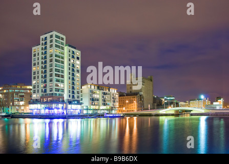 High-Rise Wohnungen bei Charlotte Quay Dublin Ireland Stockfoto