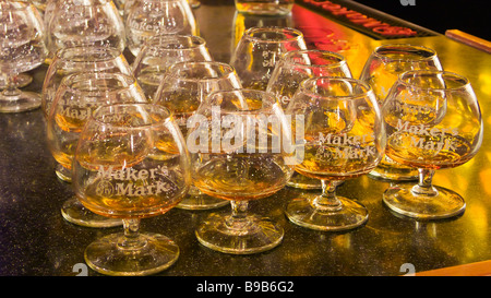 Whisky in Gläser bereit für Besucher des Herstellers Mark Destillerie Loretto Kentucky USA versuchen Stockfoto