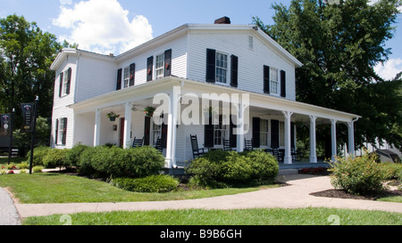 Breite weiße 1911 Einfamilienhaus Jim Beam Destillerie Clermont Kentucky USA Stockfoto