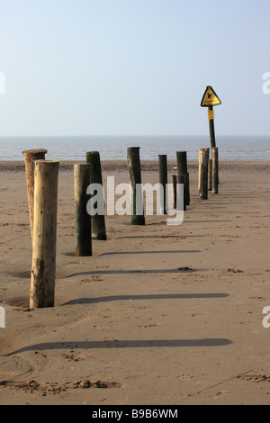 Warnschild - weicher Sand und Schlamm, Weston Super Mare entfernt. Somerset, England Stockfoto