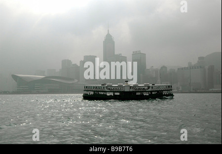 Star Ferry, Hafen von Hongkong in immer häufigeren smog Stockfoto