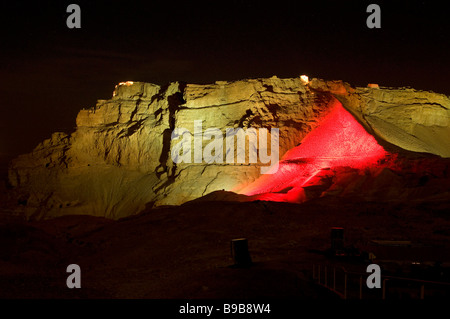 Alte Festung Masada bei t Nacht während Licht und Ton beleuchtete Anzeigen southern Judean Wüste Israel Stockfoto