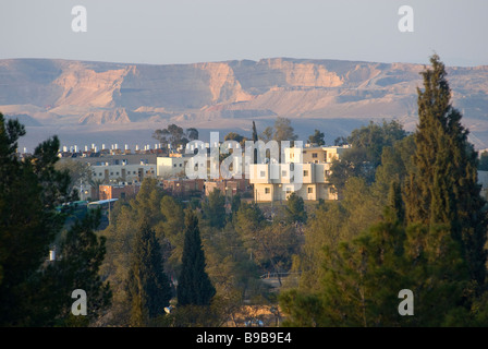 Ein Stadtteil in Arad liegt eine Stadt im südlichen Bezirk von Israel an der Grenze des Negev und der Judäischen Wüste Stockfoto