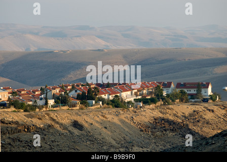 Ein Stadtteil in Arad liegt eine Stadt im südlichen Bezirk von Israel an der Grenze des Negev und der Judäischen Wüste Stockfoto