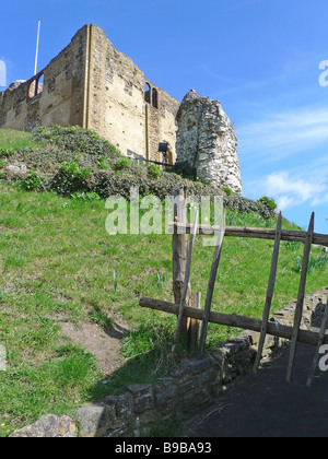 Guildford Castle genommen vom Südwesten der motte Stockfoto