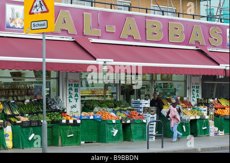 Geschäfte in Uxbridge Road Shepherds Bush W12 London Vereinigtes Königreich Stockfoto