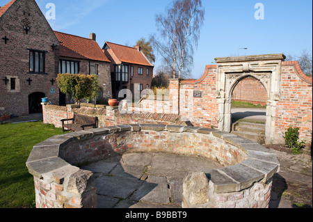 15. Jahrhundert Tür wieder aufgebaut in Beverley Friary Gelände, East Riding of Yorkshire, England, "Great Britain" Stockfoto