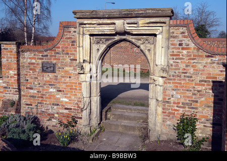 15. Jahrhundert Tür wieder aufgebaut in Beverley Friary Gelände, East Riding of Yorkshire, England Stockfoto