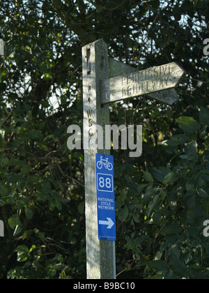 National Cycle Route 88 und freizügiger Brückenweg, Pagham Harbour RSPB, Selsey Stockfoto