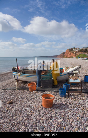 Fischer auf Budleigh Salterton Strand Devon West Country England UK United Kingdom GB Großbritannien britischen Inseln Europa EU Stockfoto