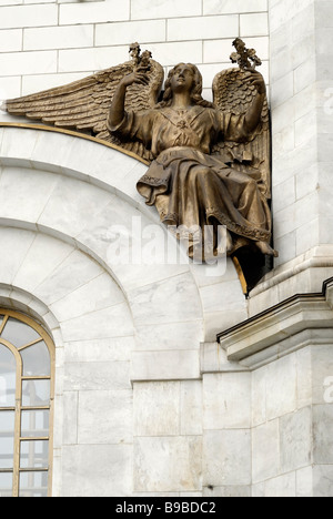 Fragment der Fassade mit Hochreliefs des Engels Christ-Erlöser-Kathedrale Stockfoto