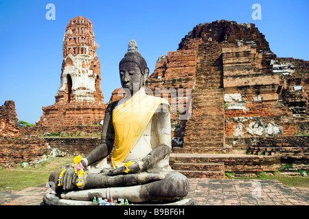 Sitzende Buddha-Statue im Tempel von Wat Mahatat in Ayutthaya in der Nähe von Bangkok, Thailand Stockfoto