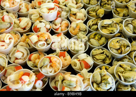 Schalen von Meeresfrüchten im Verkauf bei Whitstable Fischmarkt Stockfoto