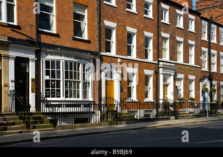 Georgische Fassaden im Park Square, Leeds, West Yorkshire, Großbritannien Stockfoto