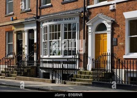 Georgische Fassaden im Park Square, Leeds, West Yorkshire, Großbritannien Stockfoto