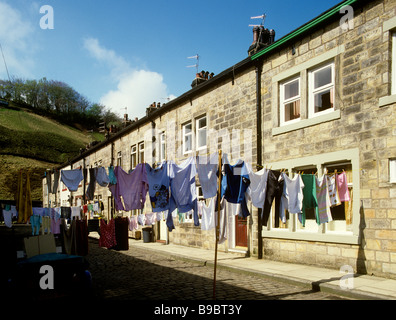 UK England Lancashire waschen hängen zum Trocknen in kleinen terrassierten backstreet Stockfoto