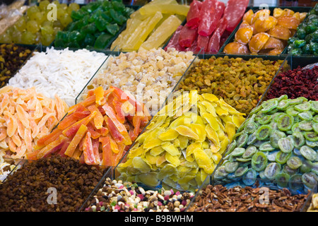 Getrocknete Früchte auf einem Marktstand zum Verkauf Stockfoto